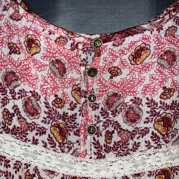 Patterned Blouse - Picture 3 of 4